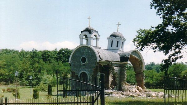 Црква Свете Тројице у Петрићу на Космету уништена у августу 1999. - Sputnik Србија
