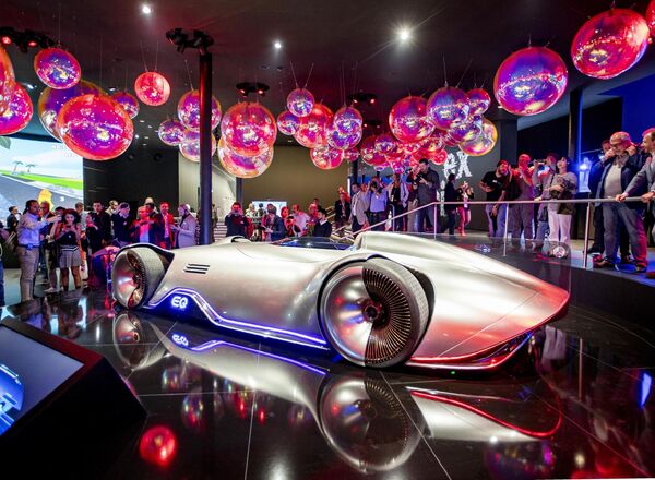 Automobil „mercedes EK silver erou“ na međunarodnom salonu automobila u Frankfurtu - Sputnik Srbija