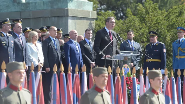 Промоција официра: Најбољима уручене сабље, „мигови“ грмели над Београдом (видео, фото) Промоција официра: Најбољима уручене сабље, „мигови“ грмели над Београдом (видео, фото) - Sputnik Србија