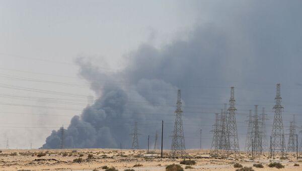 Дим након пожара у компанији Арамко у Саудијској Арабији - Sputnik Србија