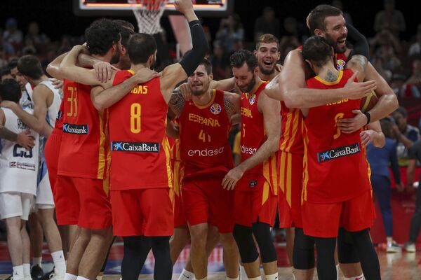 Шпанија је нови првак света! Борбени „гаучоси“ бачени на колена (фото, видео) Шпанија је нови првак света! Борбени „гаучоси“ бачени на колена (фото, видео) - Sputnik Србија