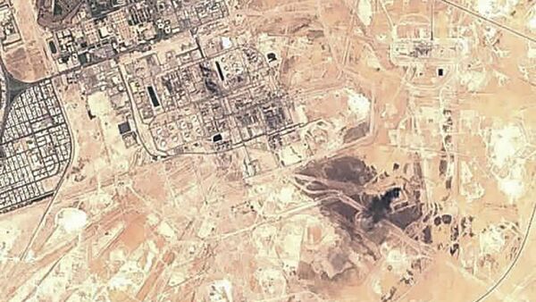 Сателитски снимак напада на нафтне објекте у Саудијској Арабији - Sputnik Србија