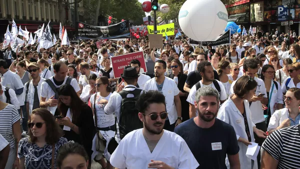 Протест у Паризу - Sputnik Србија