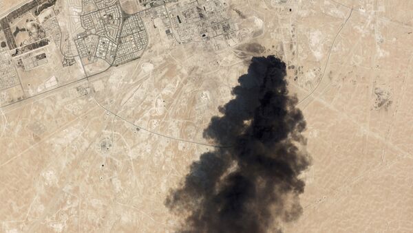 Satelitski snimak pogođene rafinerije u Saudijskoj Arabiji - Sputnik Srbija