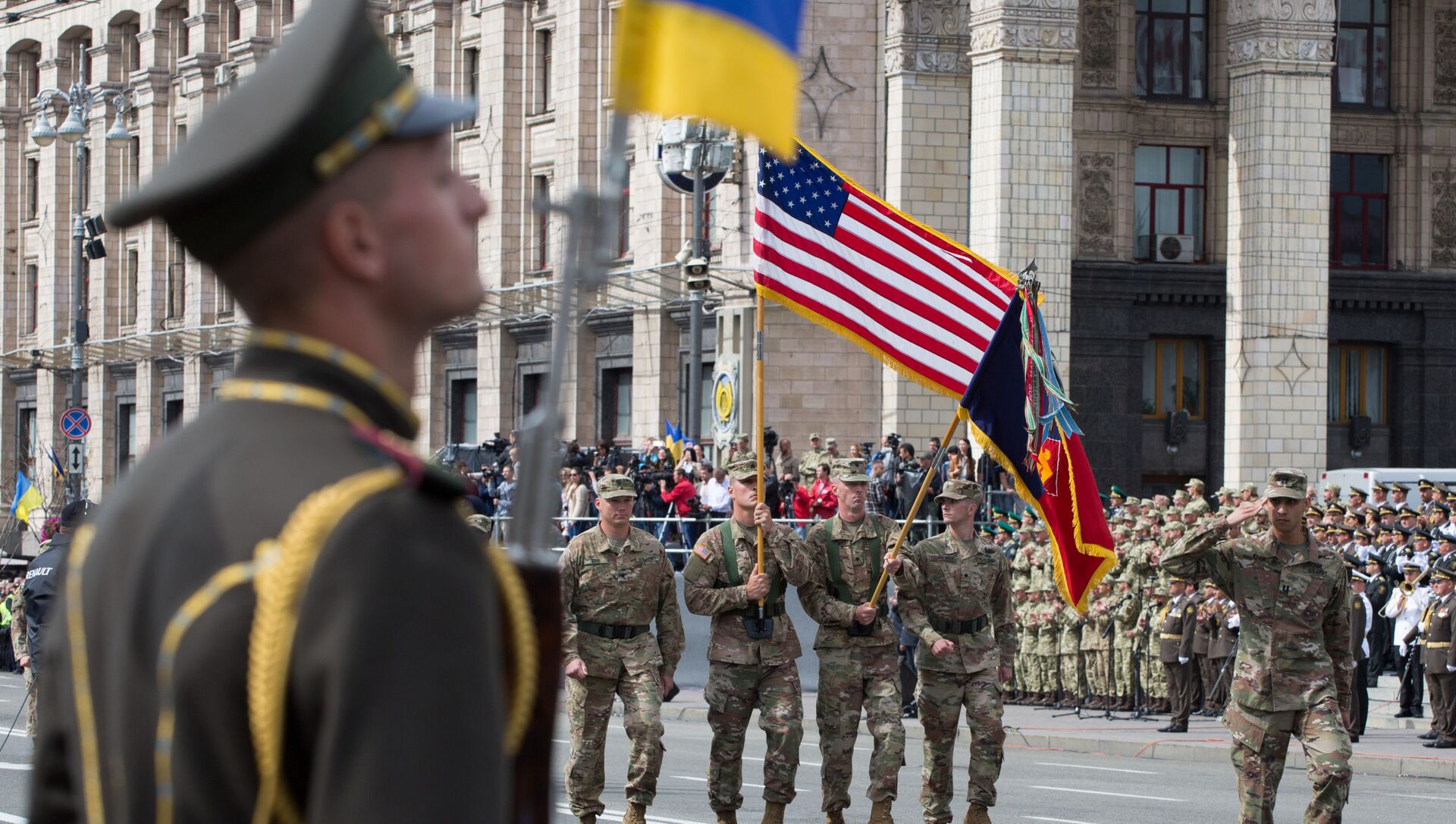 Vojnici NATO-a na paradi u čast Dana nezavisnosti u Kijevu  - Sputnik Srbija, 1920, 04.04.2021
