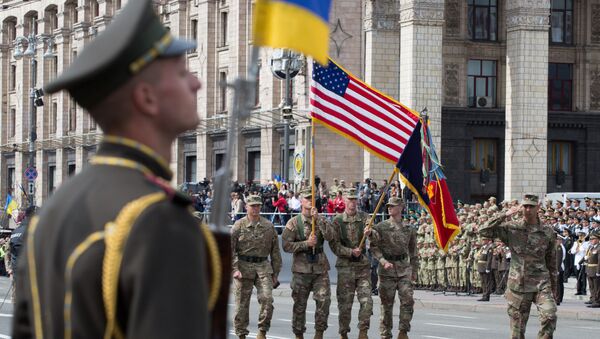 Vojnici NATO-a na paradi u čast Dana nezavisnosti u Kijevu  - Sputnik Srbija