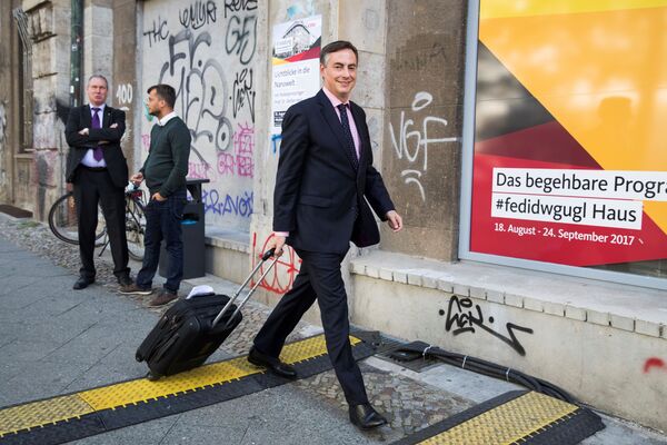 Од Гонзалеса до Макалистера: Зашто Србе увек морају да мире — странци - Sputnik Србија