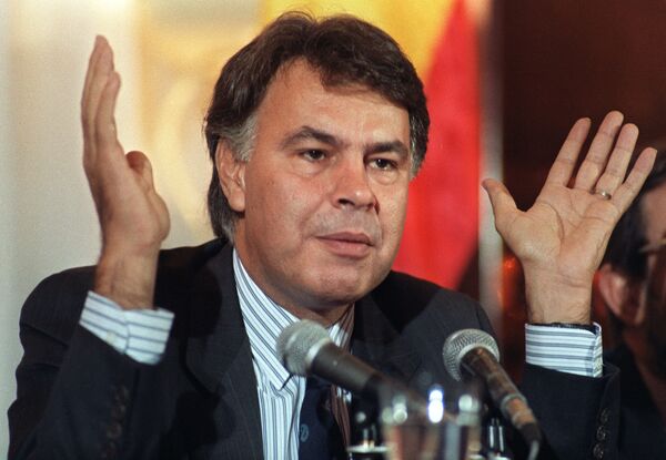 Од Гонзалеса до Макалистера: Зашто Србе увек морају да мире — странци - Sputnik Србија