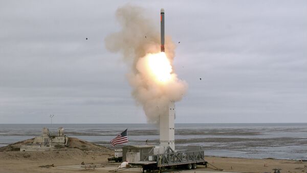 Лансирање америчке крстареће ракете копненог базирања са војне базе у Калифорнији - Sputnik Србија
