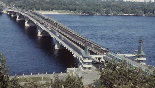 Мост Метро преко реке Дњепар у Кијеву - Sputnik Србија