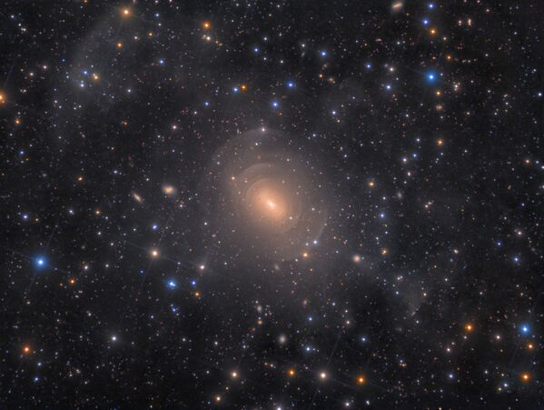 Снимок Shells of Elliptical Galaxy NGC 3923 in Hydra  датского фотографа Rolf Wahl Olsen , занявший 1 место в категории GALAXIES конкурса Insight Investment Astronomy Photographer of the Year 2019  - Sputnik Србија