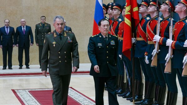 Ministar odbrane Rusije Sergej Šojgu i ministar odbrane Kine Vej Fenge tokom sastanka u Moskvi - Sputnik Srbija