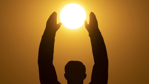 Залазак Сунца изнад споменика совјетском космонауту Јурију Гагарину на космодрому Бајконур у Казахстану - Sputnik Србија