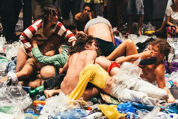 „O mesu i betonu“: Kad samo telo govori (foto) - Sputnik Srbija