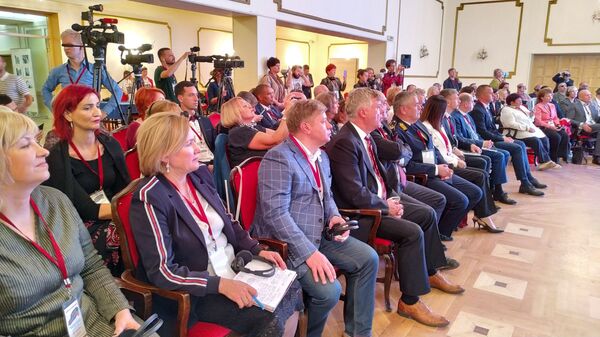 Када би Русија била окружена само Србијом... активисти Бесмртног пука у Београду (видео) - Sputnik Србија