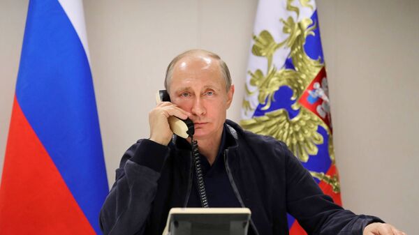 Председник Русије Владимир Путин током телефонског разговора са председником Турске Реџепом Тајипом Ердоганом  - Sputnik Србија