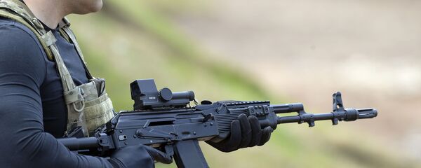 Pokazno gađanje iz automata AK-74M na međunarodnom vojno-tehničkom forumu „Armija“ Pokazno gađanje iz automata AK-74M na međunarodnom vojno-tehničkom forumu „Armija“ - Sputnik Srbija