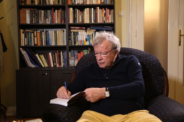 Бака из Сибира не мора да осећа одговорност за Србију, али Русија мора (видео, фото) Бака из Сибира не мора да осећа одговорност за Србију, али Русија мора (видео, фото) - Sputnik Србија