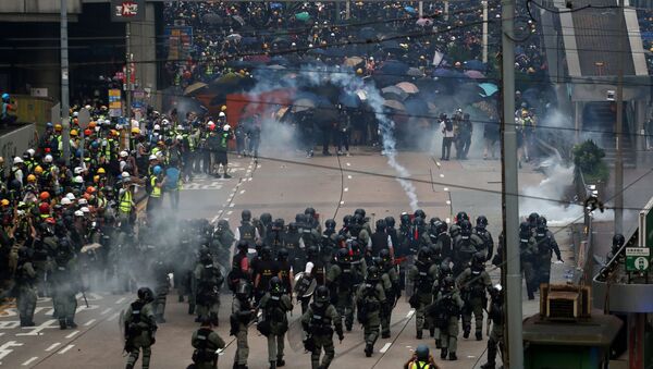 Сукоб антивладиних демонстраната и полиције у Хонгконгу - Sputnik Србија