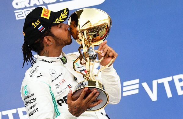 Vozač „Mercedesa“ Luis Hamilton pobedio je u 16. etapi prvenstva sveta u „Formuli 1“, koja je održana u Sočiju. - Sputnik Srbija