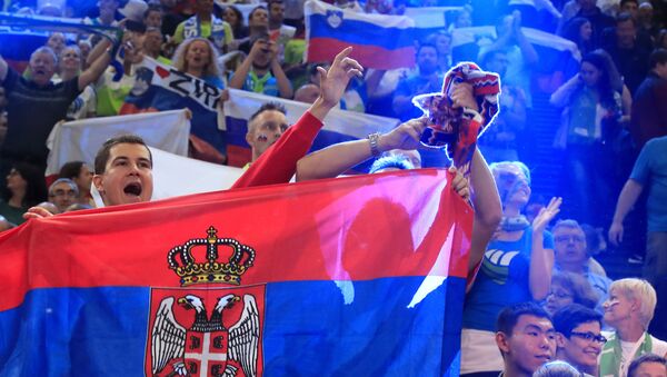 Српски навијачи у париској арени поздрављају шампионе - Sputnik Србија