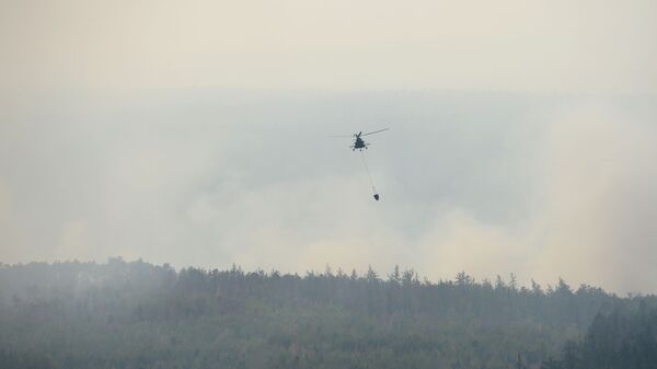 Helikopter Mi-8 gasi požar u Krasnojarskom kraju - Sputnik Srbija