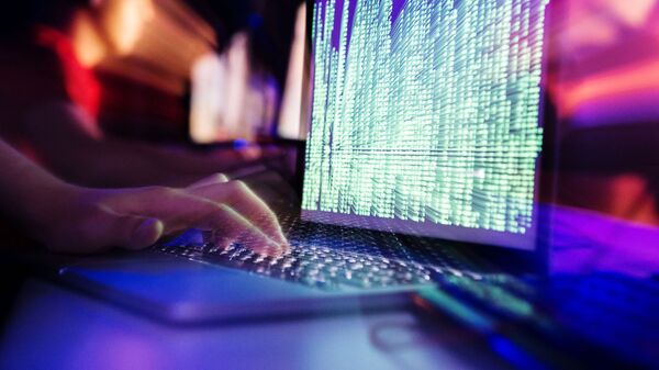 Напад интернет вируса на компјутерску мрежу - Sputnik Србија