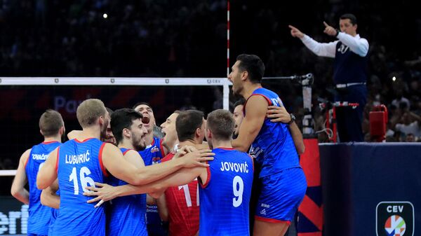 Одбојкаши Србије након победе над Словенијом у финалу ЕП у Паризу - Sputnik Србија