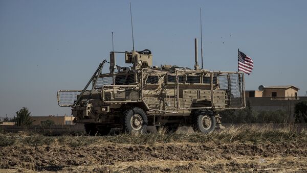Američko vojno vozilo tokom patrole u Siriji - Sputnik Srbija