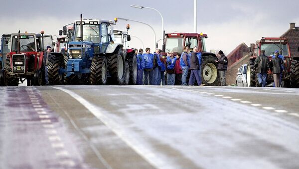 Farmeri blokiraju puteve - Sputnik Srbija