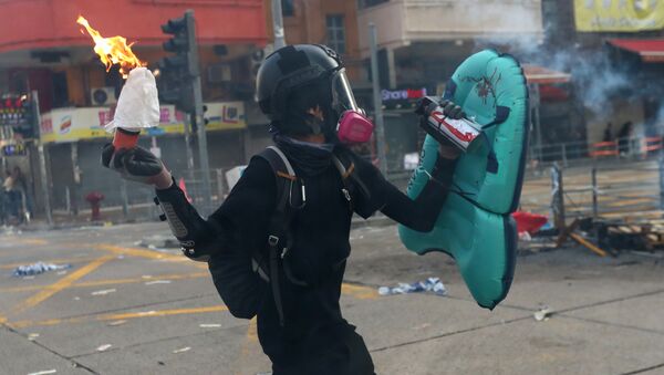 Antivladini demonstranti na protestu u Hongkongu - Sputnik Srbija