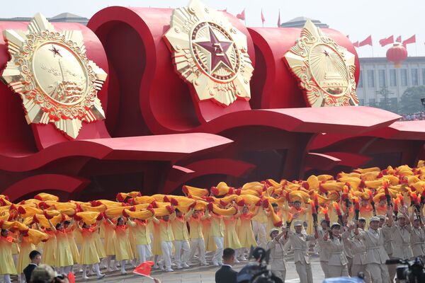 Учесници војне параде у част 70. годишњице оснивања НР Кине у Пекингу. - Sputnik Србија