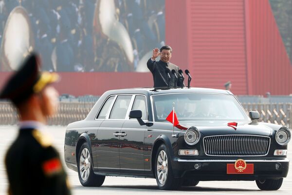 Predsednik Kine Si Đinping na vojnoj paradi u čast 70. godišnjice osnivanja NR Kine u Pekingu. - Sputnik Srbija
