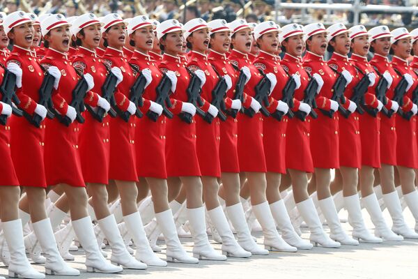 Кинески војници на војној паради у част 70. годишњице оснивања НР Кине у Пекингу. - Sputnik Србија