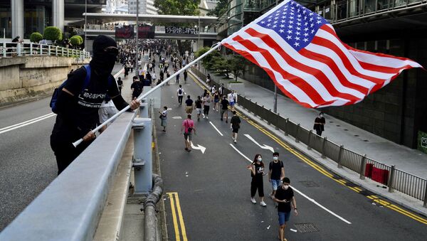 Zastava amerike na protestima u Hongkongu - Sputnik Srbija