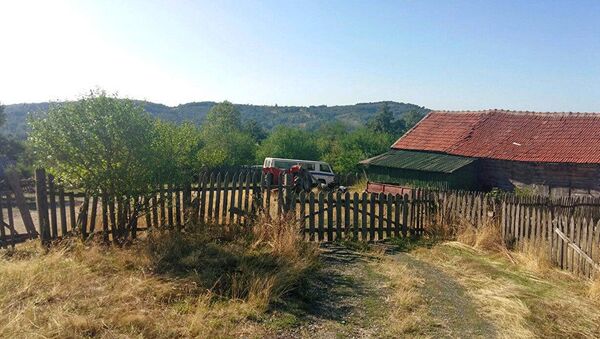 Jedno od od mnogobrojnih zaparloženih seoskih imanja u Srbiji  - Sputnik Srbija