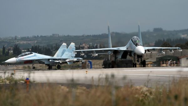 Ruski lovci Su-30 pre poletanja na vojnoj bazi Hmejmim u Siriji - Sputnik Srbija