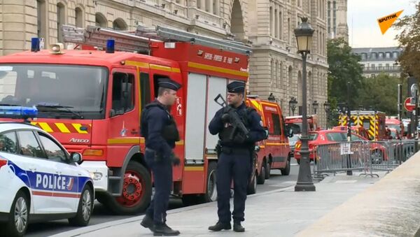 Francuska policija u zoni ubistva četvorice kolega u Parizu - Sputnik Srbija
