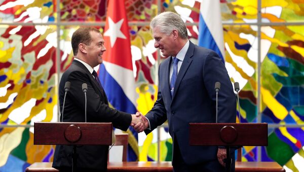 Dmitrij Medvedev i predsednik Kube Migel Dias-Kanel Bermudes  - Sputnik Srbija