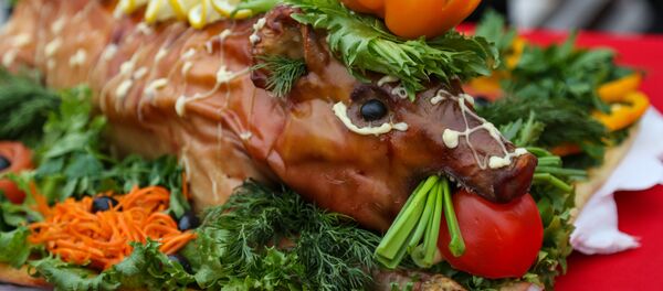 Meso ili voće, vegetarijanci, mesojedi - Sputnik Srbija