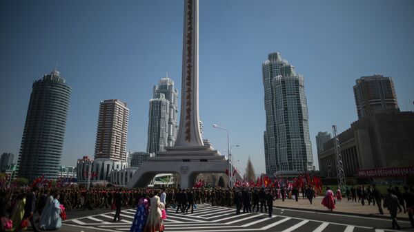 Vojnici Severne Koreje na ulici u Pjongjangu - Sputnik Srbija