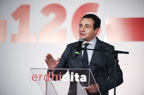 Стиже ли „нова ера“ у Приштину: Повлачење главне фигуре која је гледала – само себе Стиже ли „нова ера“ у Приштину: Повлачење главне фигуре која је гледала – само себе - Sputnik Србија