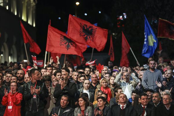 Vladu u Prištini neće formirati tri pobedničke partije, već četvrti igrač Vladu u Prištini neće formirati tri pobedničke partije, već četvrti igrač - Sputnik Srbija