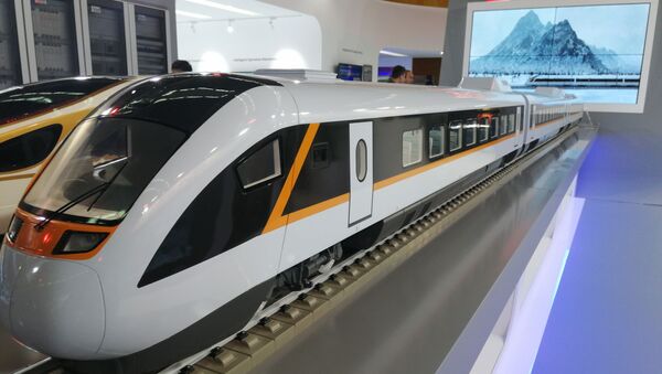 Воз може да развије брзину и до 350 километара на сат а капацитет је 576 путника - Sputnik Србија