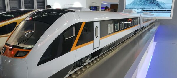 Voz može da razvije brzinu i do 350 kilometara na sat a kapacitet je 576 putnika Voz može da razvije brzinu i do 350 kilometara na sat a kapacitet je 576 putnika - Sputnik Srbija