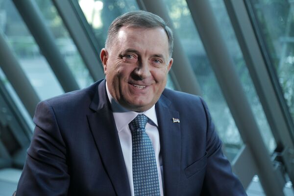 Додик за Спутњик: Запад гурнуо БиХ у муљ, сада нас гурају у НАТО, а криве Русе. Неће моћи! (видео) Додик за Спутњик: Запад гурнуо БиХ у муљ, сада нас гурају у НАТО, а криве Русе. Неће моћи! (видео) - Sputnik Србија