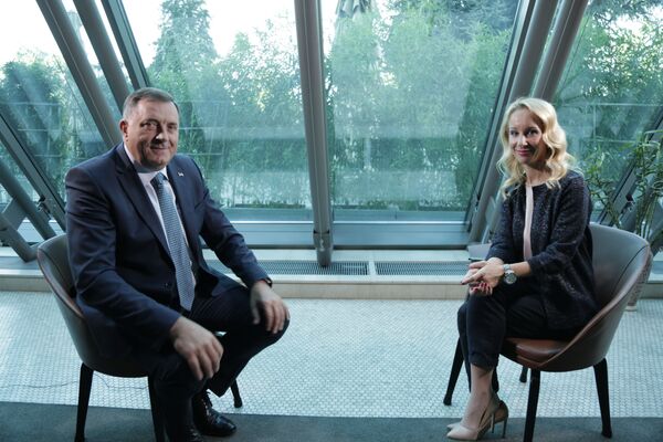 Додик за Спутњик: Запад гурнуо БиХ у муљ, сада нас гурају у НАТО, а криве Русе. Неће моћи! (видео) Додик за Спутњик: Запад гурнуо БиХ у муљ, сада нас гурају у НАТО, а криве Русе. Неће моћи! (видео) - Sputnik Србија