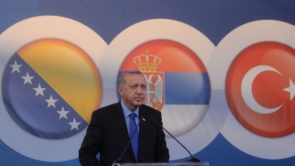Predsednik Turske Redžep Tajip Erdogan govori na ceremoniji polaganja kamena-temeljca za izgradnju auto-puta Beograd-Sarajevo. - Sputnik Srbija