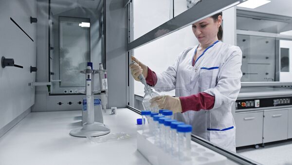 Laborant u Nacionalnoj antidoping laboratoriji u Moskvi - Sputnik Srbija