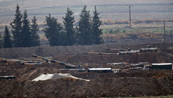 Turska samohodna artiljerija na položajima u blizini tursko-sirijske granice u turskoj provinciji Sanliurfa 8. oktobra 2019. - Sputnik Srbija